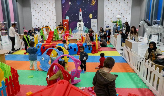 Van’da çocuklar aradığı mutluluğu oyuncak evinde buldu!