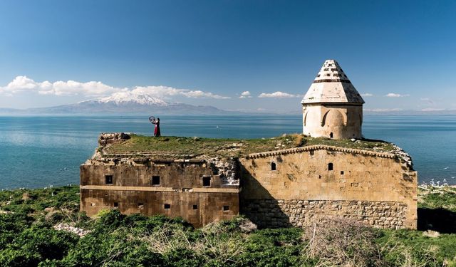 Van’ın talan edilmiş tarihi yapıları ihmale kurban gidiyor!