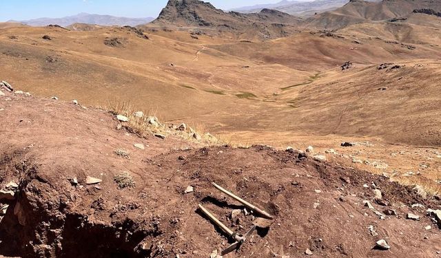 Van'da hazine arayan iki kişi suçüstü yalandı!