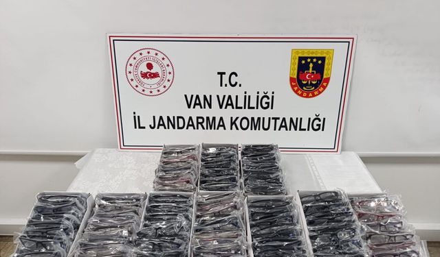 Van'da 150 bin lira değerinde kaçak 250 adet gözlük ele geçirildi