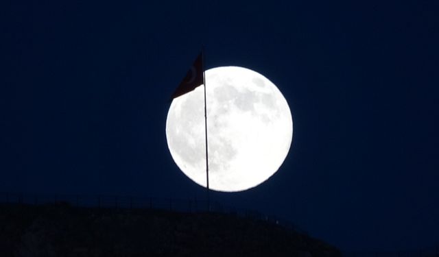 Van’da Süper Ay manzarasından seyrine doyumsuz görüntüler!