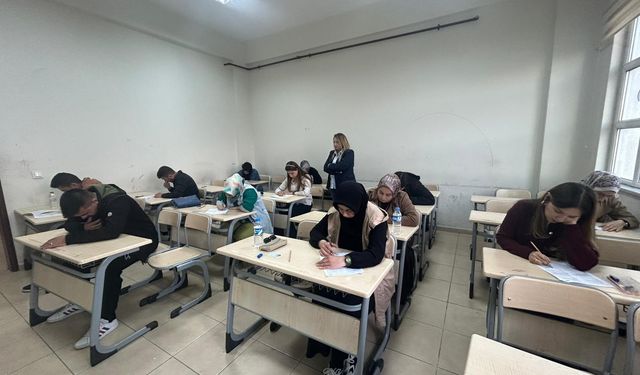 Vanlı öğrenciler ve yetişkinler kitap okuma yarışmasında buluştu