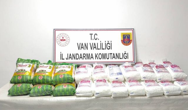 Van’da kaçak eşya ve gıda operasyonu: Yüzlercesi ele geçirildi!