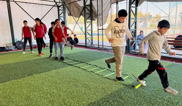 Muş Varto’da futbol kursu sürüyor