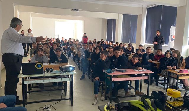 Vanlı öğrenciler "Mavi Bilim'le" buluştu!