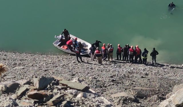 Van’da kontrolden çıkan araç baraja uçtu: 2 kişi öldü, 1 kişi kayıp!