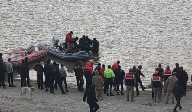 Van’da baraja uçan otomobilde kaybolan gencin cansız bedeni bulundu!