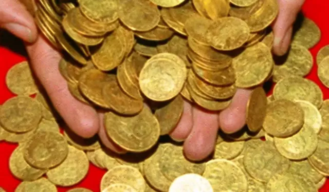 Yüzme havuzu kazarken hayatı değişti! Bir kürek darbesiyle servet buldu