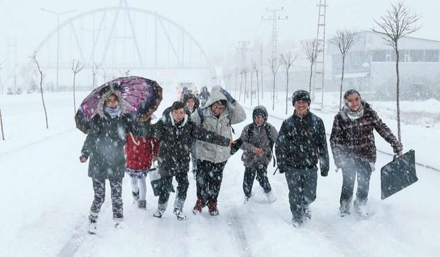 Van'da 31 Aralık okullar tatil mi? Van Valiliğinden kar tatili açıklaması geldi!