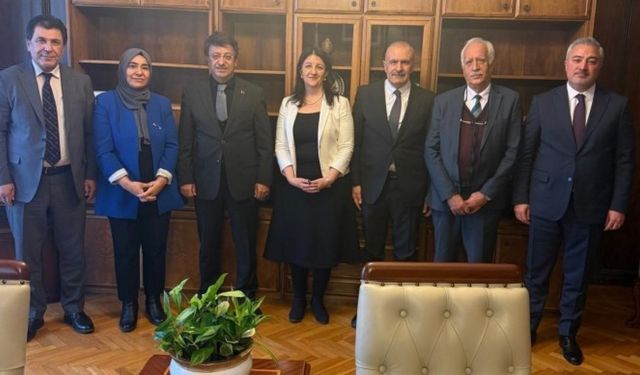 AK Parti ve DEM Parti Van milletvekilleri mecliste bir araya geldi!