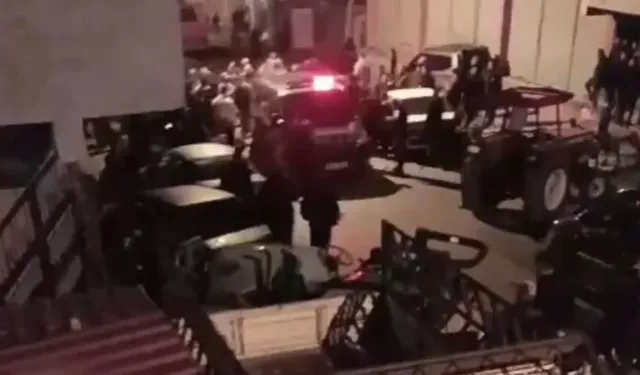 Komşu iki ailenin bıçaklı kavgasında kan aktı: 1 kişi öldü, 6 kişi yaralandı!