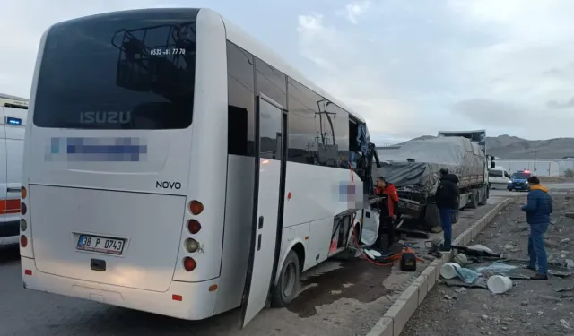 İşçi midibüsü tıra arkadan çarptı: 22 kişi yaralandı!