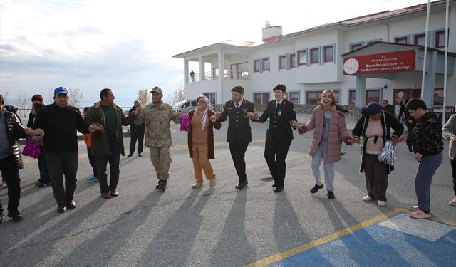 Van'da jandarma ekiplerinden özel gereksinimli bireyler için etkinlik