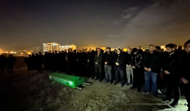 Van’da baraja uçan araçta hayatını kaybeden genç son yolculuğuna uğurlandı
