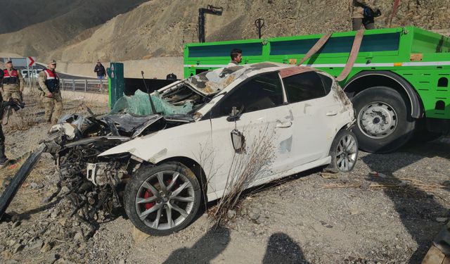 Van'da 3 gencin yaşamına son veren otomobil, sudan çıkarıldı