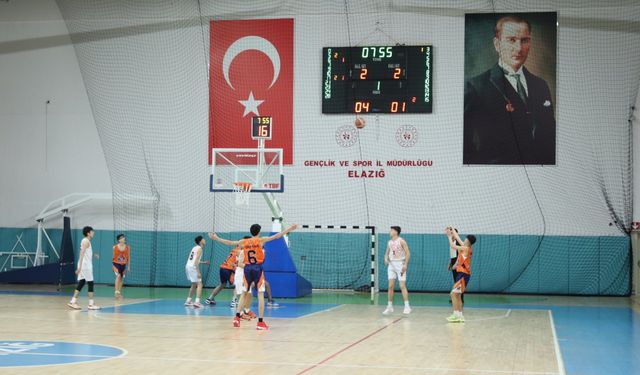 Elazığ'da basketbol turnuvası tamamladı