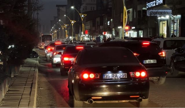 Hakkari’de trafik çileye döndü