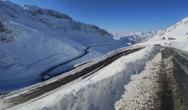 Van-Bahçesaray yolu ulaşıma açıldı
