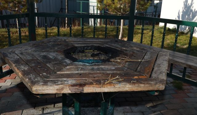 Vandallar yine rahat durmadı: Van'da parklara zarar verildi!