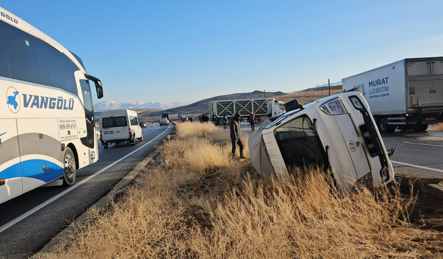 Van'da 6 araç birbirine girdi: Yaralılar var