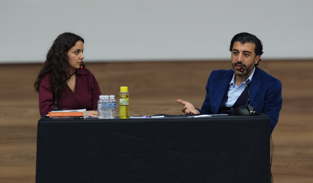 Gazeteci-akademisyen Aykaç Öğrencilerle Kütüphane Buluşmaları’nda bir araya geldi