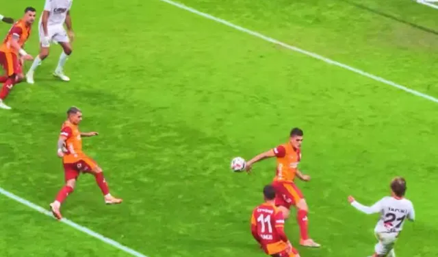 Samsunspor-Galatasaray maçında penaltı pozisyonu geceye damga vurdu!