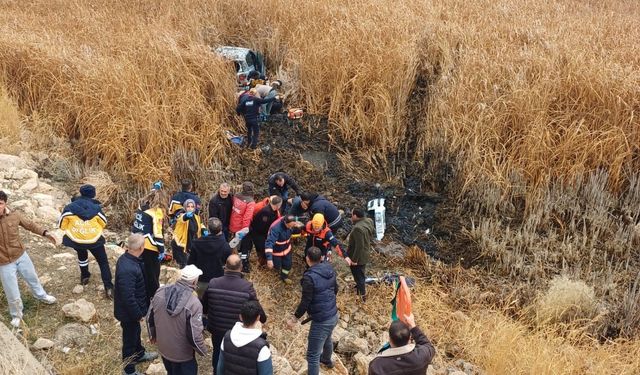 Van'da son dakika trafik kazası: Araç bataklığa uçtu, yaralılar var!