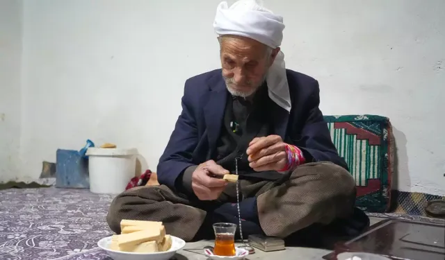 86 yaşındaki Rüstem dede 50 yıldır sadece 2 şey yiyor