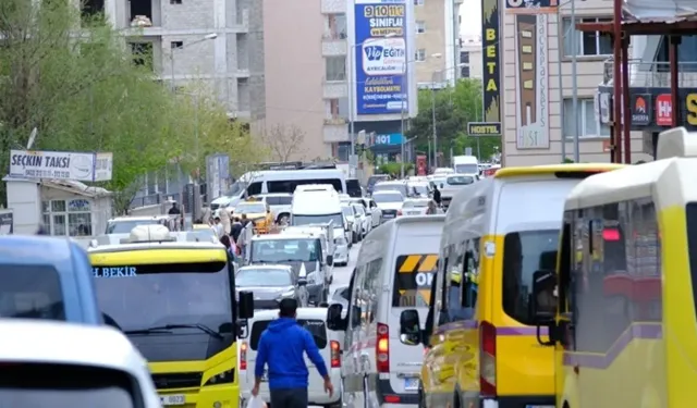 Van’da araç sayısı rekor kırdı: Taşıt sayısı bir ayda yüzlerce arttı!