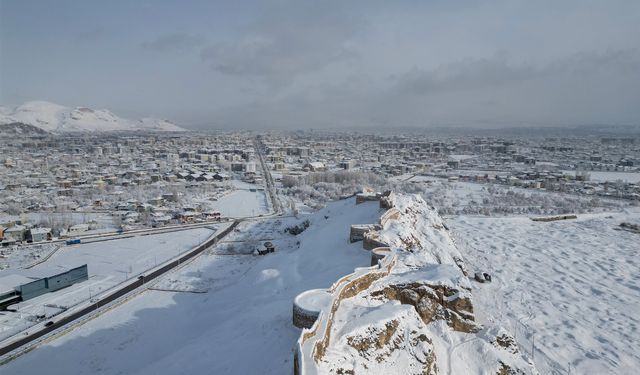 Van’da ulaşıma kapalı yol sayısı açıklandı