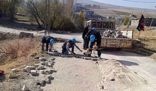 Edremit Belediyesi kış öncesi yol yapım çalışmalarını hızlandırdı
