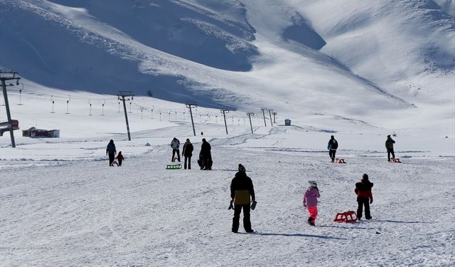 Van’ın beyaz cenneti kapılarını açtı: Akın akın turist gelecek!