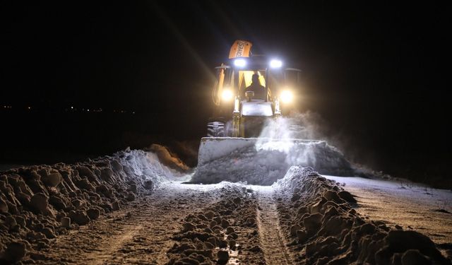 Van'da kardan dolayı kapanan 625 yoldan 469'u açıldı