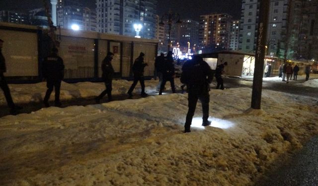 Husumetliler arasında bıçaklı kavga: 2'si ağır 3 kişi yaralandı