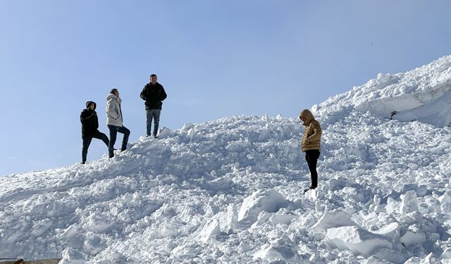 Van’da iki ayrı çığ düştü!