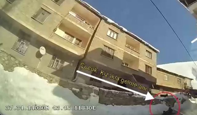 Hakkari'de kızakla kayarken otobüsün altına giren çocuk hayatını kaybetti