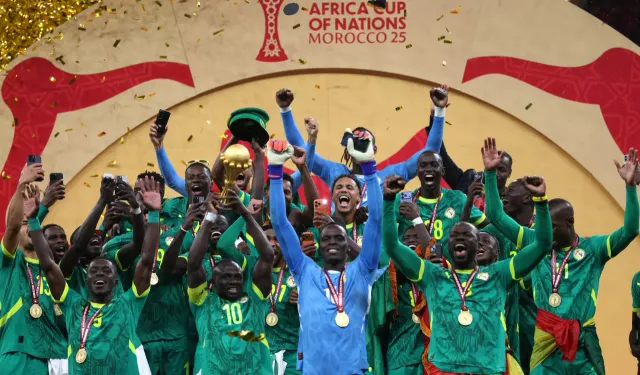 Dünya tarihin en ilginç finali: Sahadan çekilen takım şampiyon oldu!