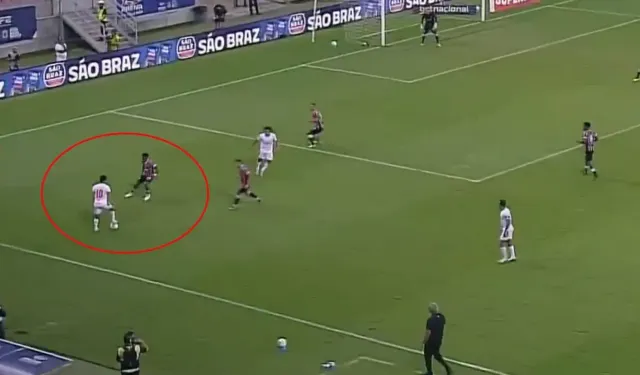 Rakibine çalım atan futbolcu sarı kart yedi