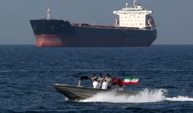 İran'da kaçak akaryakıt operasyonu: 48 tekneye el konuldu