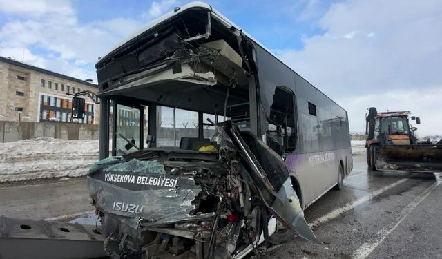 Hakkari’de 18 kişinin yaralandığı kazanın görüntüleri ortaya çıktı!