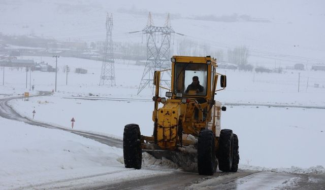 Van’da 76 mahallenin yolu ulaşıma kapandı!
