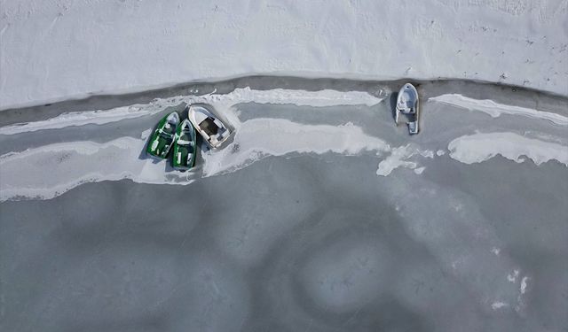 Van’ı buz tuttu: Soğuk hava etkisi devam ediyor...