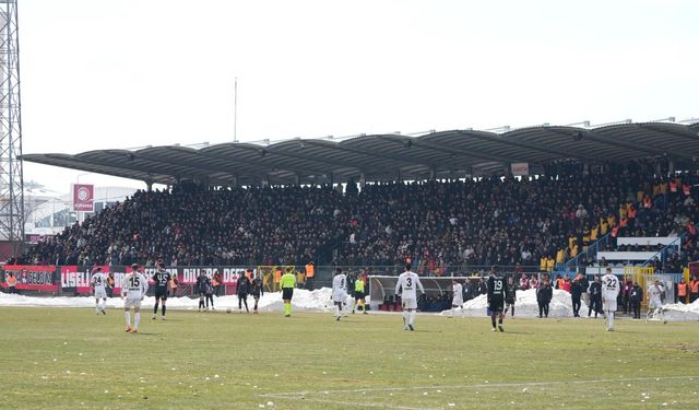 Vanspor play-off yolunda ağır yaralı: Erzurumspor’a farklı mağlup oldu!