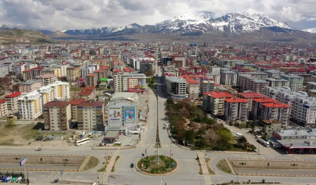 Van’ın kaldırımları artık sadece yürütmüyor, mesaj veriyor!