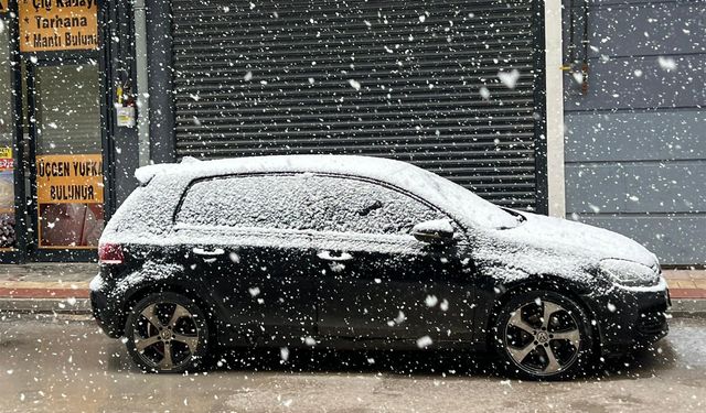 Van’da yağmur yerini kar yağışına bıraktı
