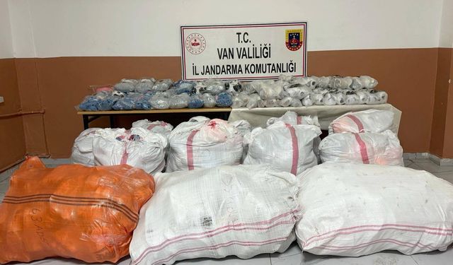 Van'da gümrük kaçağı eşya ele geçirildi