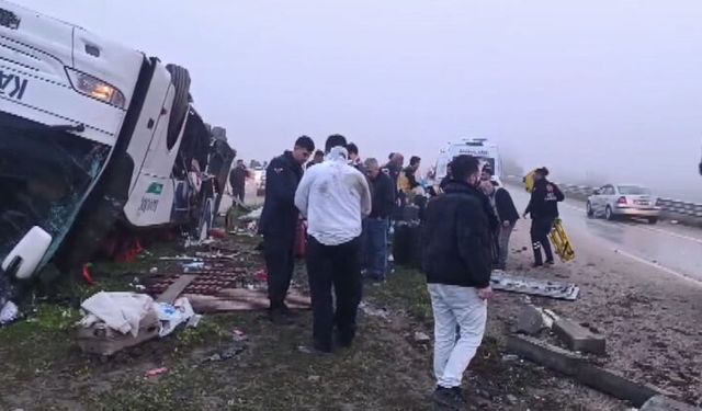 Yolcu otobüsü devrildi: 2 ölü, 23 yaralı