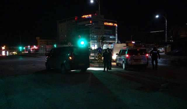 Husumetli iki grubun bıçaklı kavgasında kan aktı: 1'i ağır 5 kişi yaralandı!