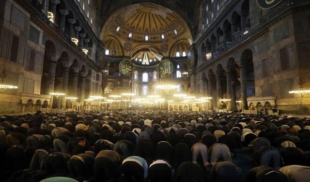 Bayram namazı kaçta kılınacak? Van İstanbul, Ankara, İzmir ve tüm illerin bayram namazı saatleri