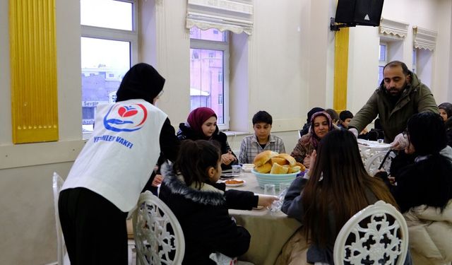 Yetimler Vakfı Van’da hayırseverler ile yetimleri hayır sofrasında buluşturdu!